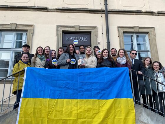 Die Vorstandschaft des SPD-OV Bamberg Altstadt-Süd bei der Übergabe an den Ukraine-Verein